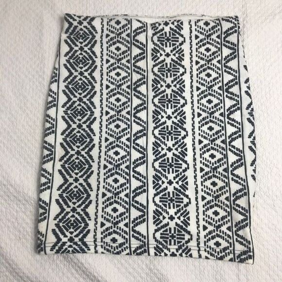 Mini skirt black and white print. 0004 - Picture 1 of 2